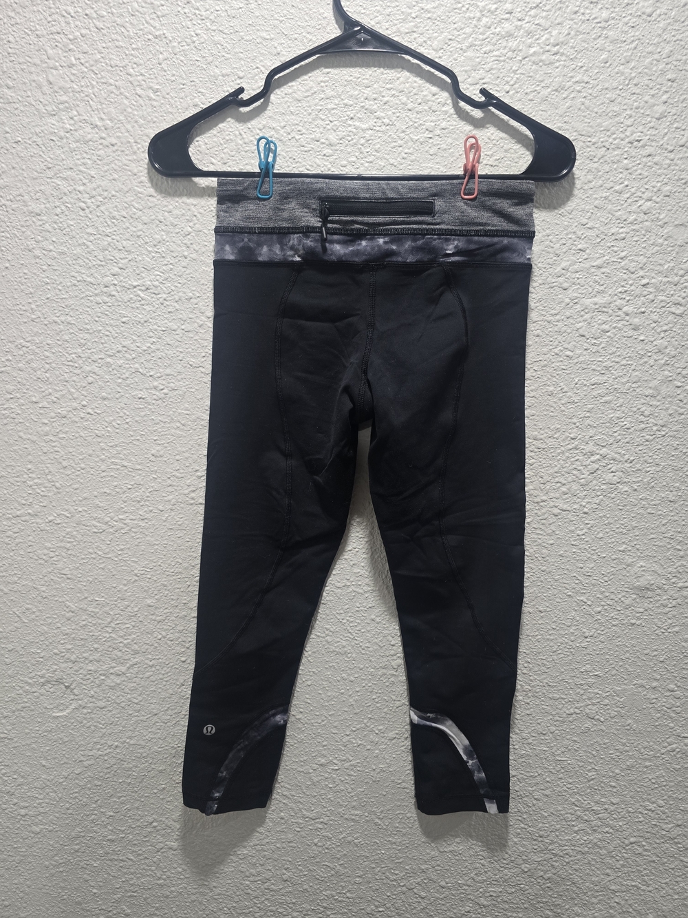 Lululemon Kids Black Athletic Legging Capris with Gray Waistband